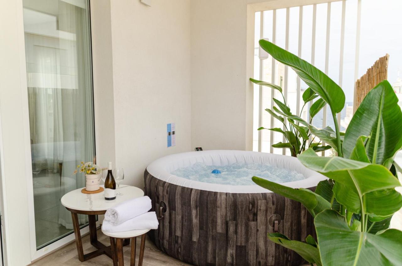 Apulialux Seaview Prestige Apt / Jacuzzi + Parking Leilighet Polignano a Mare Eksteriør bilde